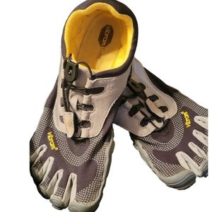 Vibram FiveFingers Gray & Black Barefoot Running Shoes,Women Sz 7-7.5 (EU 38)